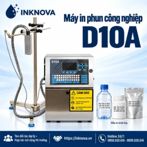 Máy in phun công nghiệp D10A INKNOVA cùng mẫu bao bì in ngày sản xuất, hạn sử dụng và số lô.